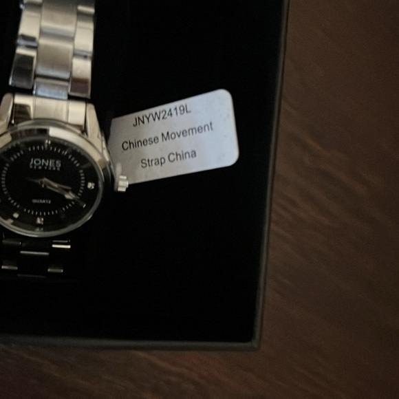 New never worn in box silver watch - Picture 4 of 4